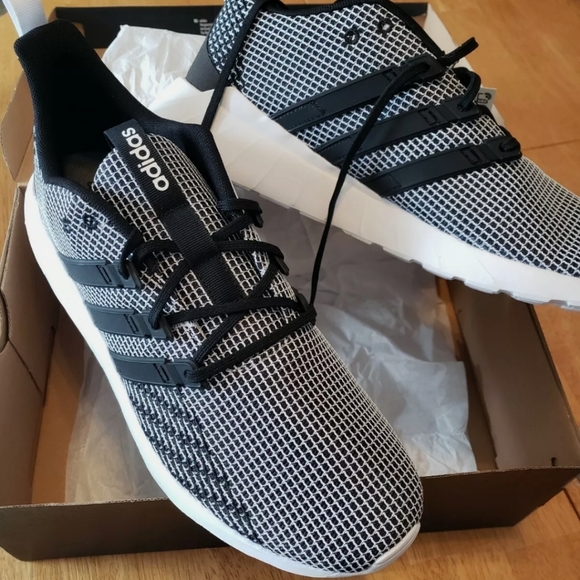 ADDIDAS Men's Questar Flow Sneakers Size 12. GREY